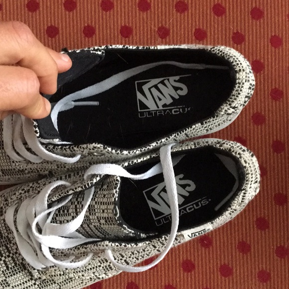 Vans - Picture 2 of 4